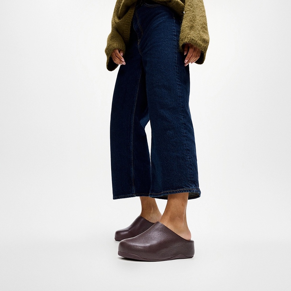Fitflop SHUV Clog in Tan Suede